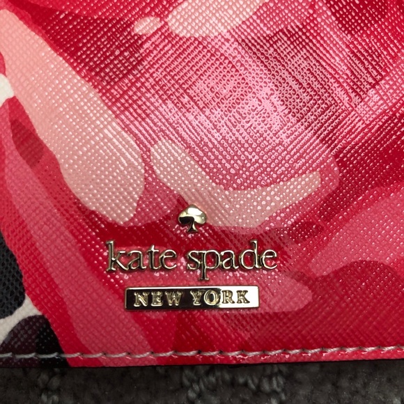 Kate spade floral passport holder - Picture 2 of 4